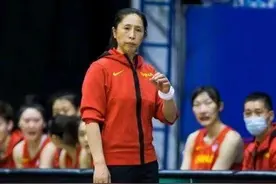 中国女篮主教练郑薇对比中国女排主教练蔡斌，能力高低立现图片