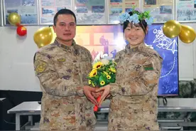 坦克连女兵班长被男兵求婚，太甜了图片