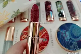 有一种口红叫故宫口红，高颜值的设计，每一支都是直撞心尖的颜色图片