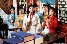 王扶林说，我们的服装是很靓的，特别是王熙凤那套，简直太漂亮了图片