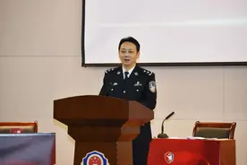 上海市长宁区副区长、长宁公安局局长黄辉被查！曾在刑侦缉毒一线任职图片