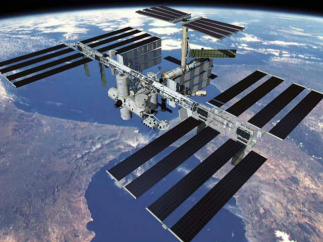 中国空间站全景相机拍摄画面让人震撼!航天员首次出舱活动 - 冷思维