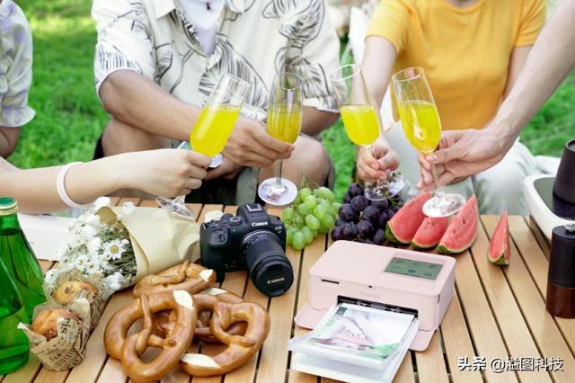 佳能发布小型照片打印机炫飞SELPHY CP1500