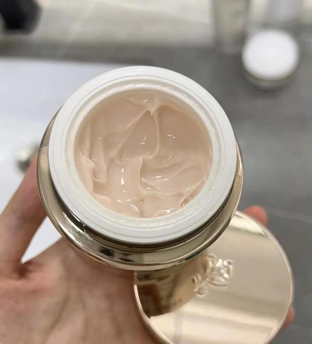 兰蔻护肤品适合年龄（适合45以上的抗老面霜）