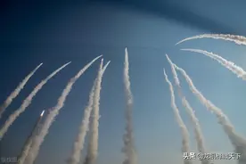 伊朗出手了，导弹打击美以军事基地，在美俄之间公开站队图片