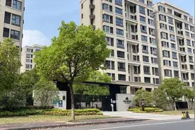 楼板水泥脱落、钢筋裸露……南京中海云麓公馆业主拿房一年无法入住图片