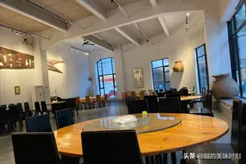 广东小伙子请女朋友吃饭，5个菜200元，网友调侃：店家含泪赚150图片