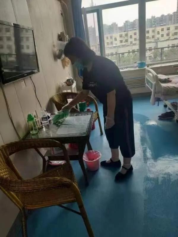 谁言寸草心 报得三春晖