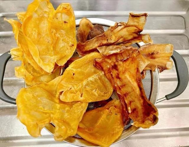 花胶泡黑了还可以吃吗 花胶泡黑了还可以吃吗图片