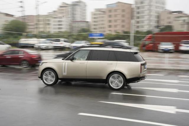 试驾全新一代路虎揽胜，SUV金字塔“塔尖”上的产品！