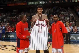 02年NBA选秀前十重排：姚明状元不保，布泽尔探花，3位二轮秀逆袭图片