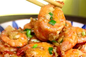 蒜蓉大虾的正确做法，蒜香浓郁入味，吃着真解馋，就是有点费米饭图片