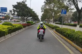 江苏盐城：“骑上小电驴，蜀黍送你回家！”图片