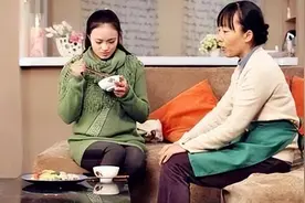 婆婆以这种方式带孙子，家庭温馨和谐，儿媳感动落泪！图片