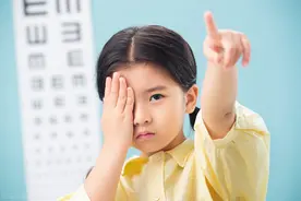 放松眼睛，孩子晚上远眺有用吗？图片