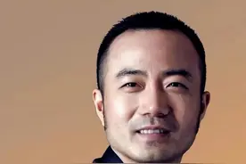 卷走国人数百亿，却在他国被奉为座上宾：这个富豪，什么来头？图片