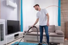 49岁男保姆自述：自从入职三年，偿还了300000元外债图片