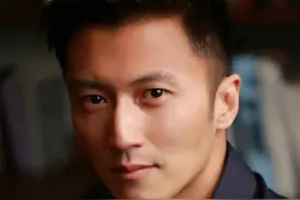谢霆锋拍戏晒伤手照，网友评论分成两派，心疼老兵“二叔”成话梗图片
