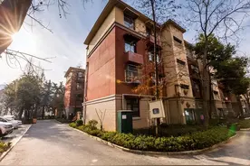 5年前，大家都争着买“新高层”，现在，却都更喜欢“老小区”！图片