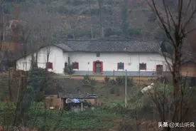 为什么现在大部分农村人喜欢白天插门闭户？是人情味淡了吗？图片