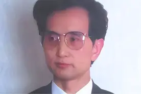 80年代的“气功大师”严新：声称能灭火治百病，被揭穿后下场如何图片