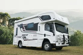 后上门＋满配水电，单拓展轻卡空间无限大！赛德五十铃700P房车图片