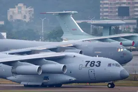 C17运输机有多大？和运20同框才明白，为何会是最强200吨级运输机图片