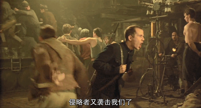 刚解封就冲上9.2！封闭管理20年，吃着狗罐头，搂着军官跳脱衣舞