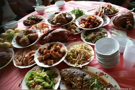 东北农村“吃大席”的10道菜，比饭店做的好吃，好久没吃了图片