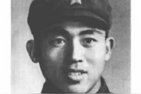 1974年，毛主席在长沙游泳，警卫战士杨华生：老人家仍能俯仰自如图片