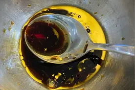 吃酱油犯1个错，小心骨头变脆、血管变硬！提醒：买酱油牢记3点图片
