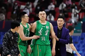 停赛7场+罚款20万，韩德君被重罚，动手原因曝光，威姆斯倒打一耙图片