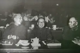 1979年，军委办公会议建立，8位成员都是谁？图片