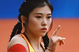 自信爱美却没成绩？吴艳妮被口诛笔伐，也不看看对手都是什么怪物图片