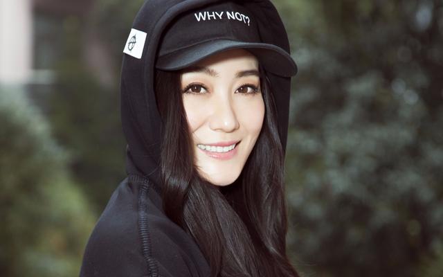 烟嗓女歌手排行榜前十名,抽烟成瘾的6位女明星,每个都是老烟民,哪一位