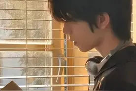 微信头像 | 唯美忧郁帅哥侧脸图片