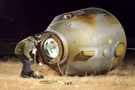 神舟飞船在1米高处精准反推着陆，是怎么做到的？为何美国不用？图片