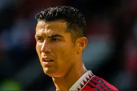 C罗替补登场+见证输球！叉腰无奈表情凝重，曼联创下队史耻辱纪录图片