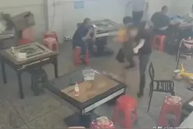 湖南邵阳一女子在麻将馆遭丈夫殴打，视频曝光引发社会愤慨图片