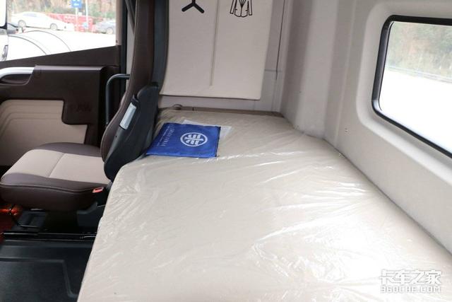 底盘自重仅8.9吨，五星级驾驶室，解放JH6载货车舒适性再升级！
