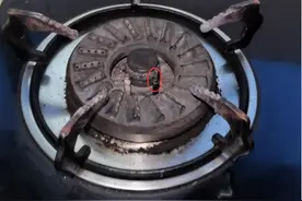 燃气灶打着火松手就灭？原因其实很简单，几分钟就能修好图片