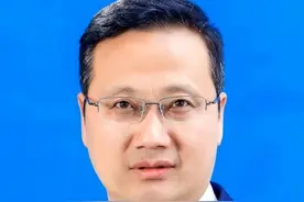 “电梯门”事件再升级，党委副书记被免职，妻子绝不原谅图片