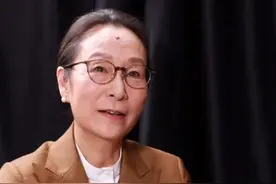 66岁奚美娟回应被说不上镜，素颜出席文代会，皮肤紧致气质出众图片
