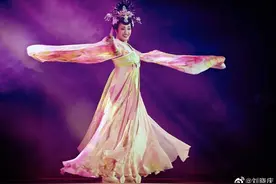 70岁刘晓庆再演新婚少女，但这次，我骂不出口......图片