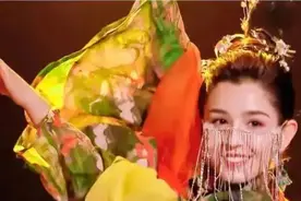 明星沦为资本弃子多惨？哈妮克孜黑到难翻身，热狗揭开baby遮羞布图片