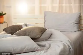 “被子重，睡得香”是真的吗？盖被子有这些讲究→图片