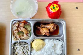 北京公立小学午餐实拍！花20块买顿良心餐，家长直呼早餐能安排？图片