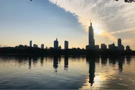 强迫——冰山之下图片