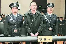 丧心病狂，男子为生自己的骨肉，把继子丢入熊口祸害了三条人命图片