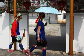 一村两国！当地人能出国数次，但游客没签证越界会被罚款图片